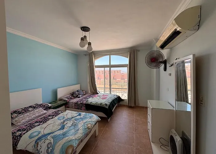 بنتهاوس الصف الاول ع البحر حيث الرفاهية بلا حدود Apartment *